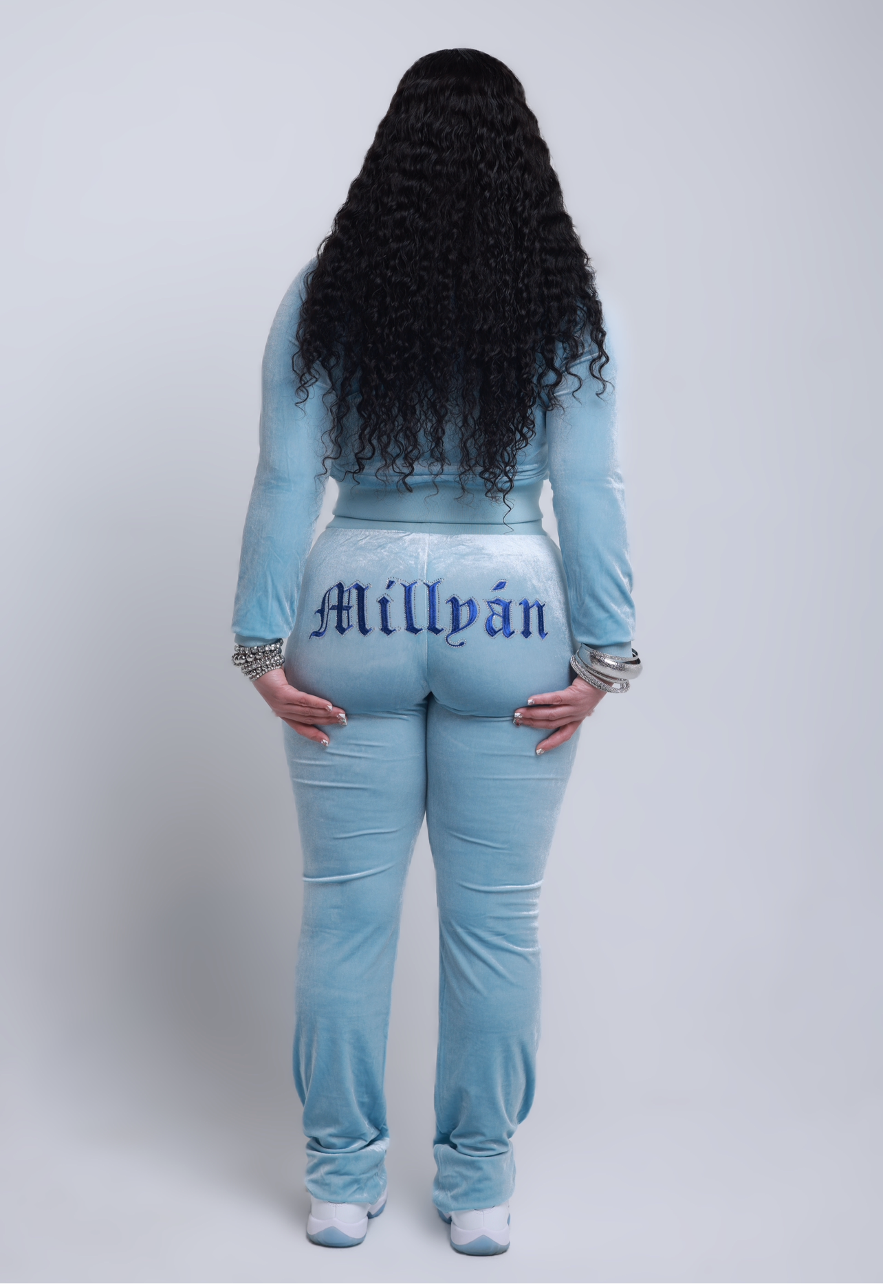 Velour Icon Sky Blue – Millyán Fashion